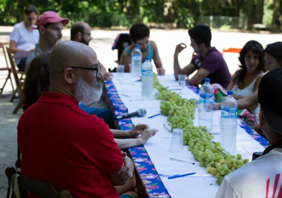 The long table, de Lois Weaver (C) CLAP